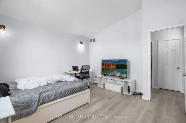 Additional image 12 of 11 Wright Ave