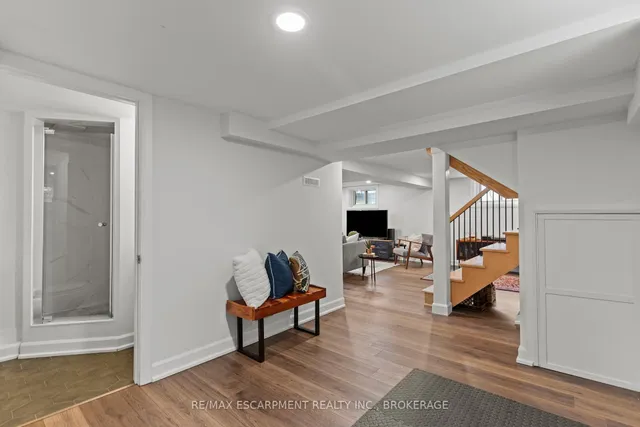 Additional image 32 of 617 Clark Ave