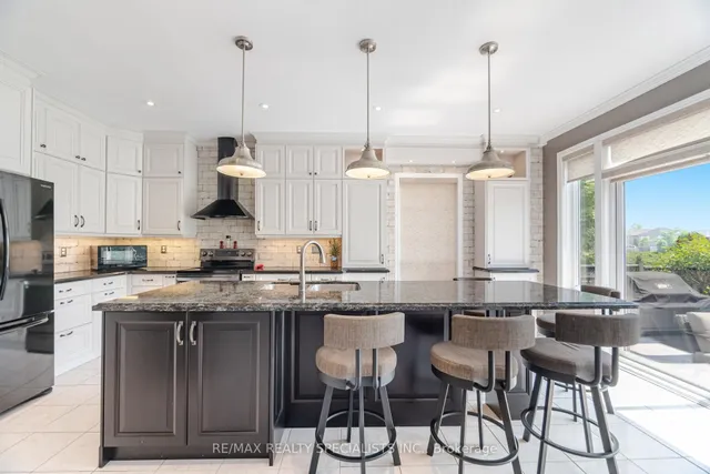 Additional image 14 of 74 Robarts Dr