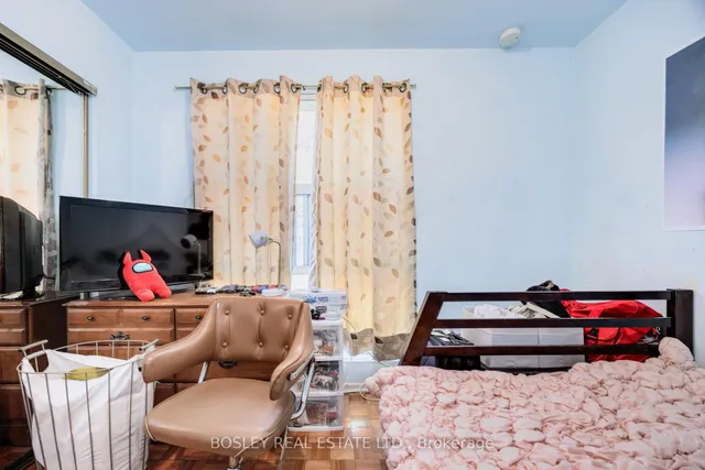 Additional image 36 of 263 Leslie St