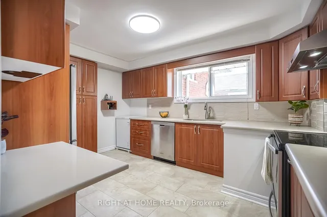 Additional image 12 of 14 Amulet St