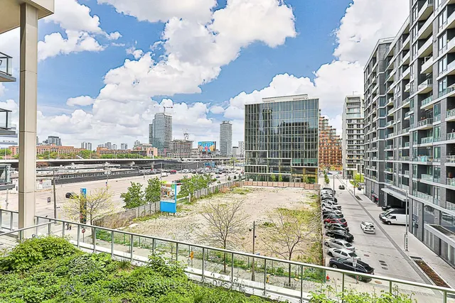 Additional image 17 of 15 Merchants' Wharf Unit 405