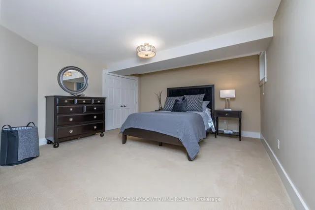 Additional image 33 of 13738 Sixth Line