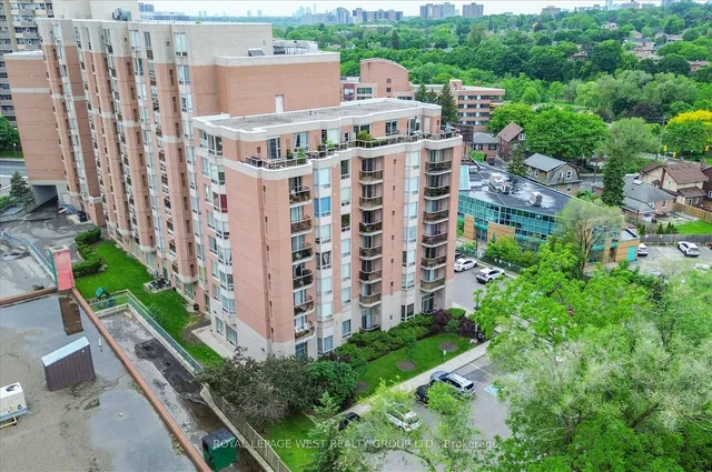 Additional image 31 of 2088 Lawrence Ave Unit 515