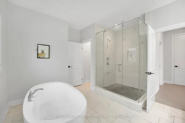 Additional image 25 of 554 Bridgemill Cres