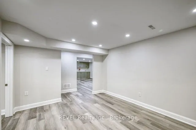 Additional image 46 of 401 Schreyer Cres