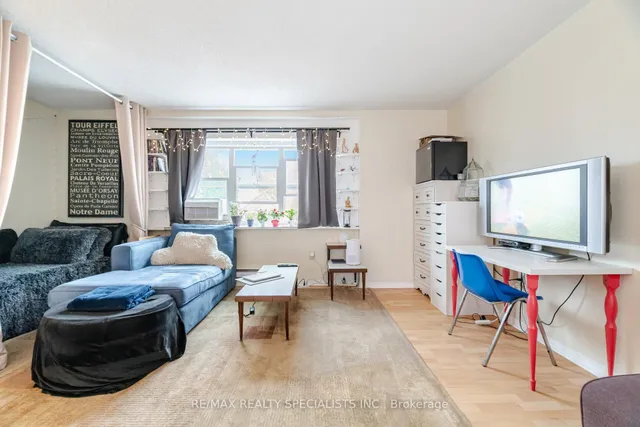 Additional image 43 of 154 Roxton Rd