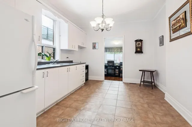 Additional image 14 of 812 Gladstone Ave