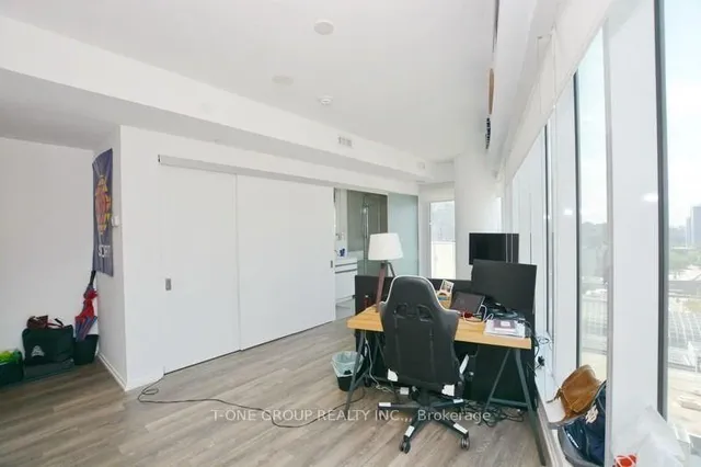 Additional image 4 of 197 Yonge St Unit 1212