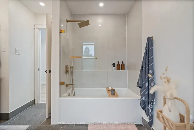 Additional image 29 of 7 Carl Cres