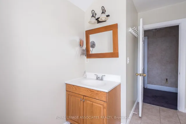 Additional image 29 of 136 Aylesworth Ave