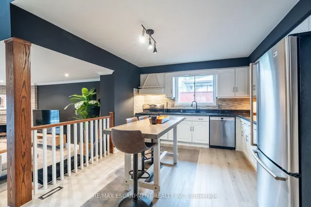 Additional image 26 of 14 Vista Crt