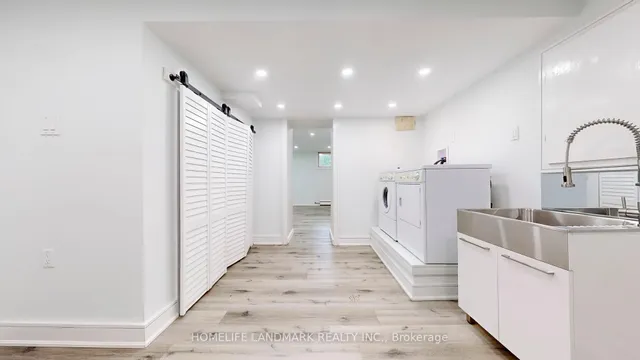 Additional image 32 of 12 Carousel Crt