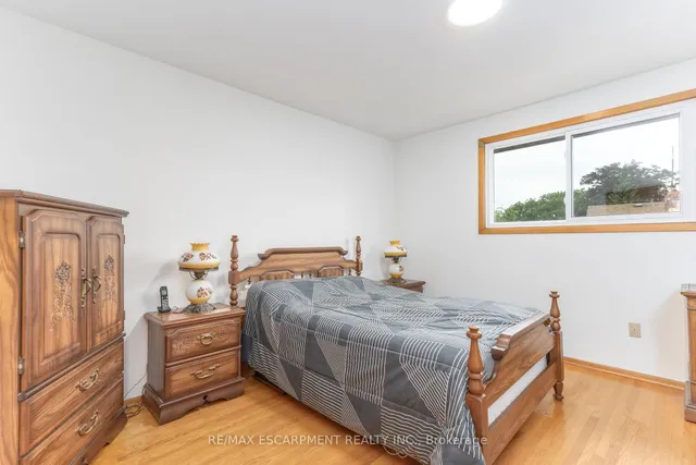 Additional image 18 of 18 Renner Crt