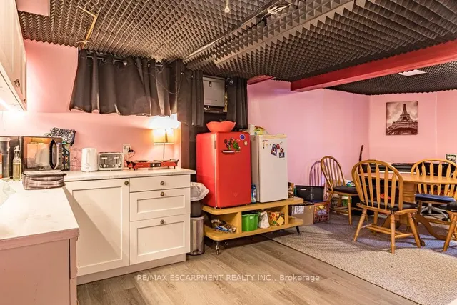 Additional image 31 of 14 Danbury St