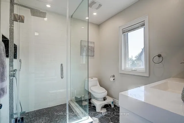 Additional image 28 of 36 Abitibi Ave