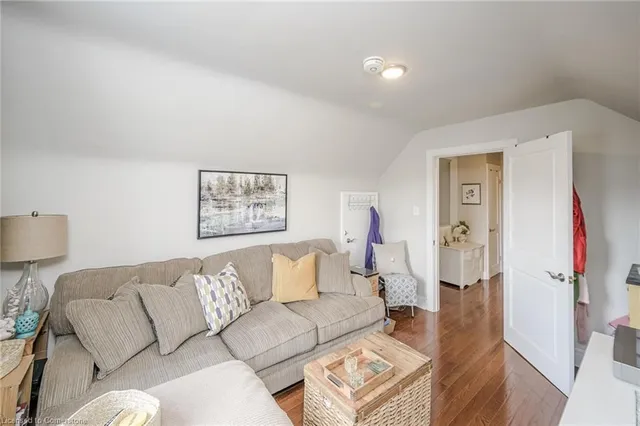 Additional image 22 of 143 Tuxedo Ave