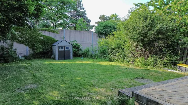 Additional image 18 of 33 Flamingo Cres