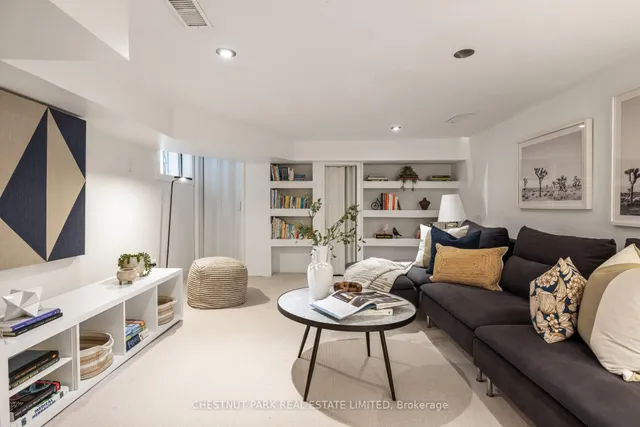 Additional image 33 of 161 Queensdale Ave