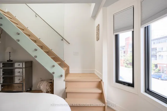 Additional image 22 of 26 Pape Ave