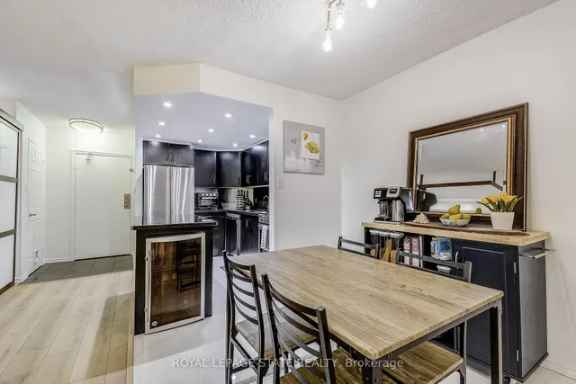 Additional image 12 of 975 Warwick Crt Unit B1