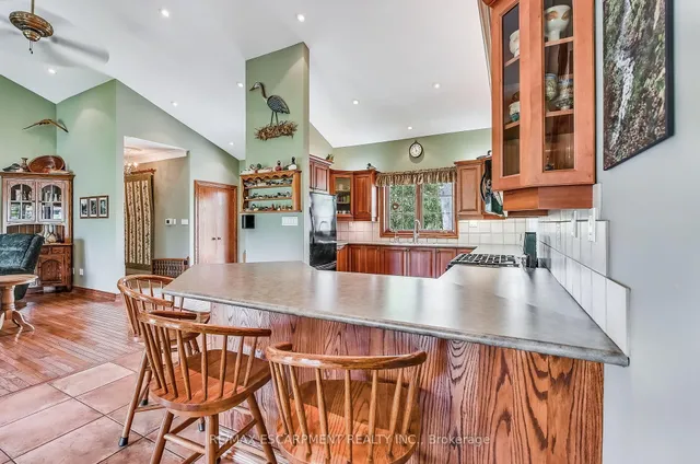 Additional image 7 of 690 York Rd