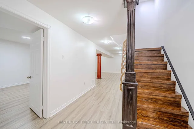 Additional image 29 of 45 Oak Knolls Cres