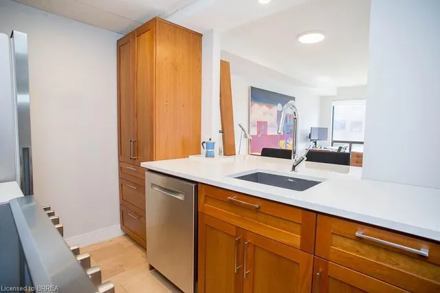 Additional image 18 of 10 Ellen St Unit 303