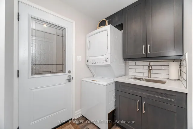 Additional image 25 of 28 Lacewood Cres