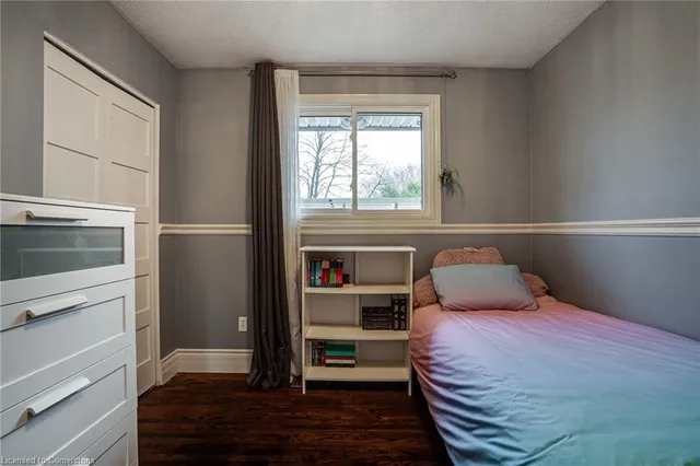 Additional image 23 of 45 Brett Crt