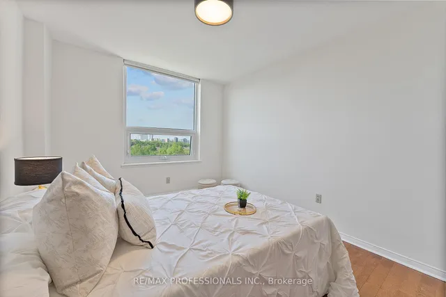 Additional image 42 of 61 Richview Rd Unit 1012