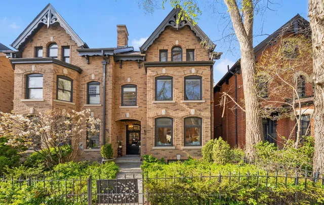 18 Lowther Ave