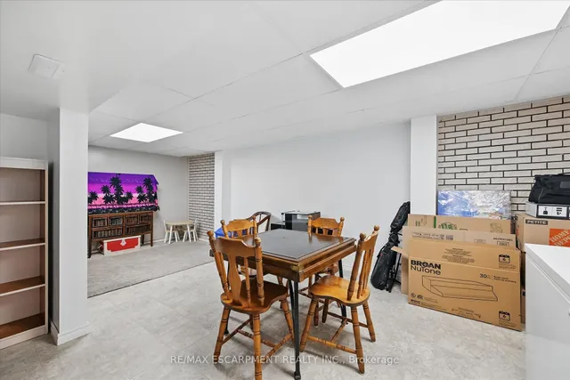 Additional image 32 of 1280 Consort Cres