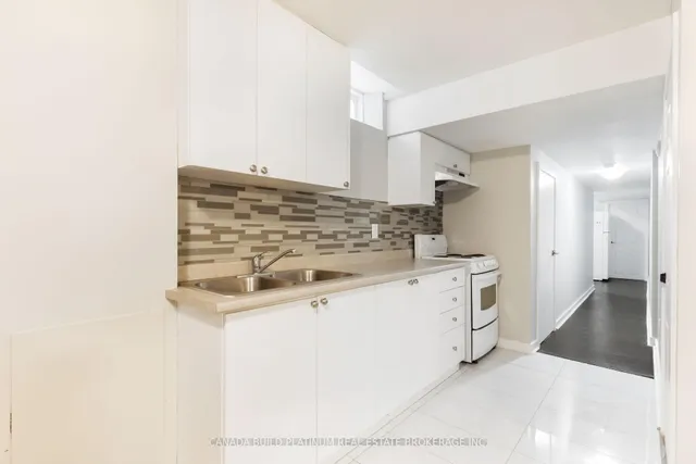 Additional image 44 of 75 Baffin Cres