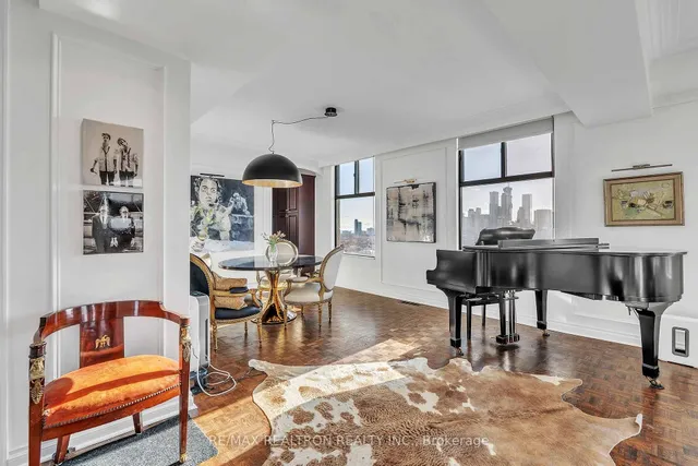 Additional image 17 of 423 Avenue Rd Unit 12