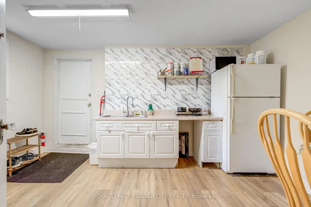 Additional image 26 of 800 Roxborough Ave