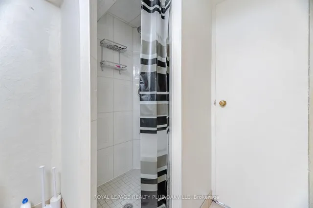 Additional image 43 of 421 Laurentian Ave