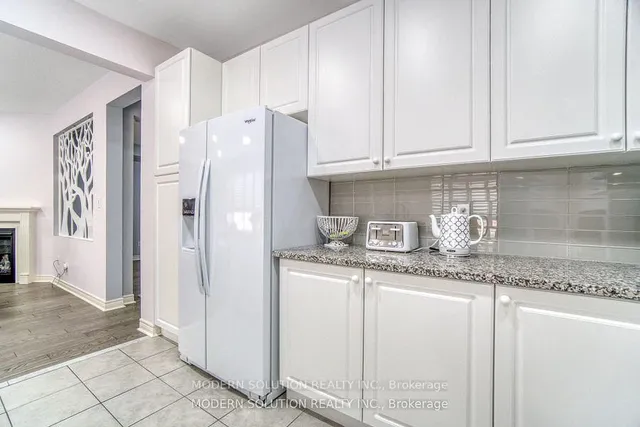 Additional image 8 of 552 Bessborough Dr