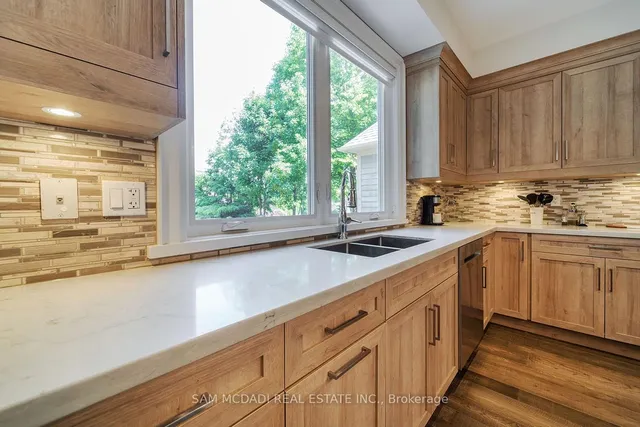 Additional image 33 of 2163 Deyncourt Dr