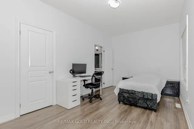 Additional image 29 of 29 Ezra Cres
