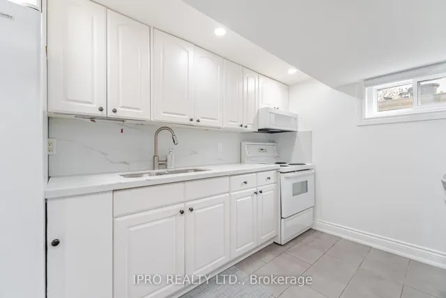 Additional image 34 of 1625 Wavell Cres
