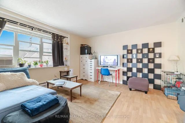 Additional image 44 of 154 Roxton Rd