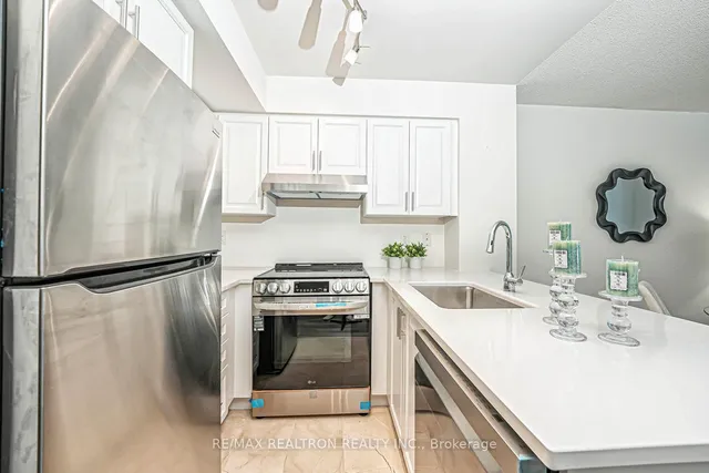 Additional image 21 of 230 King St Unit 318