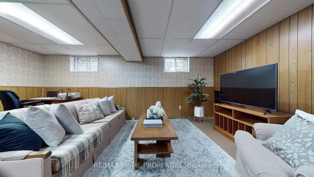 Additional image 32 of 64 Highcourt Cres