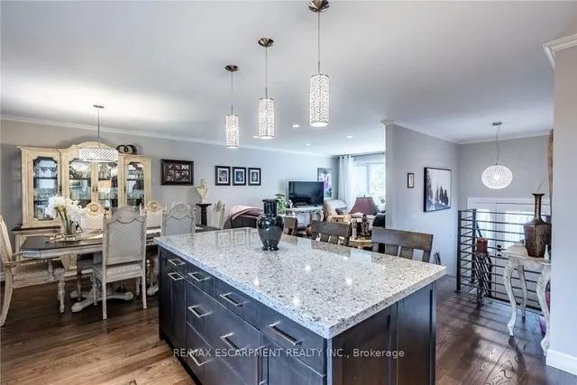 Additional image 12 of 389 HAWKRIDGE Ave