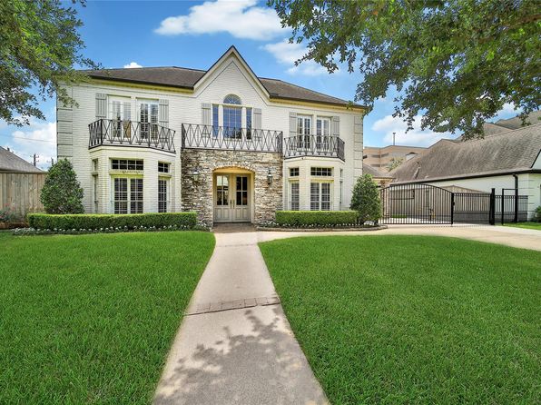 3 Pecan Trail Ln, Houston, TX 77055
