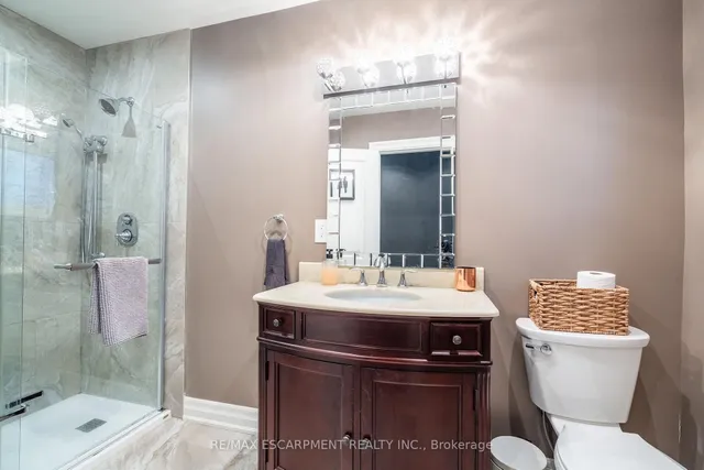 Additional image 41 of 14 Vista Crt