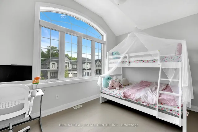 Additional image 28 of 554 Bridgemill Cres