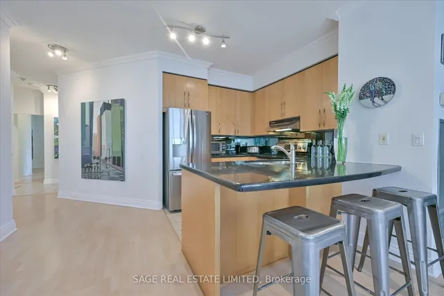 Additional image 8 of 555 Yonge St Unit 413