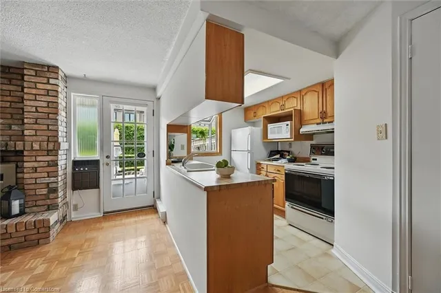 Additional image 11 of 2066 Brant St Unit 3